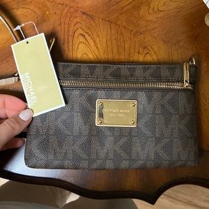 Michael Kors Jet Set LG Wristlet